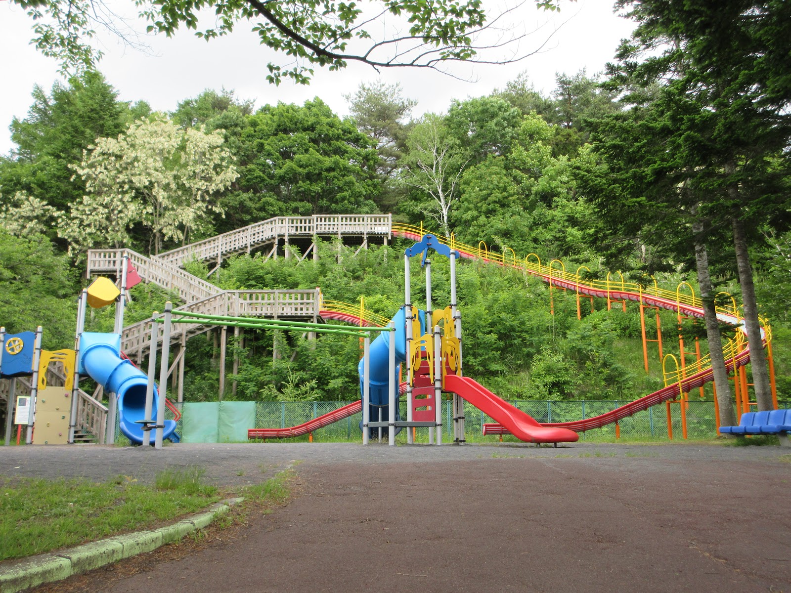 大型滑り台